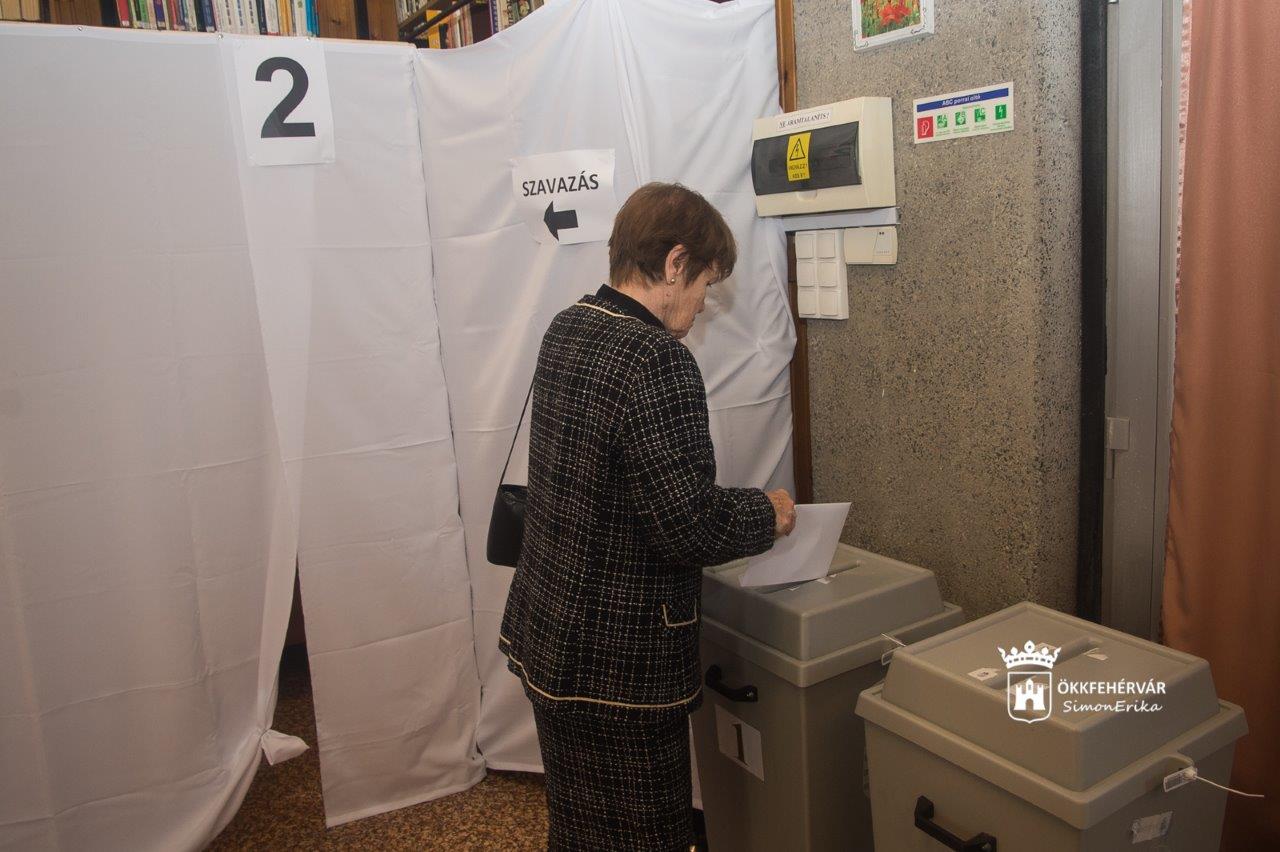 Bezártak a szavazóhelyiségek - rendben zajlott Fehérváron az önkormányzati választás