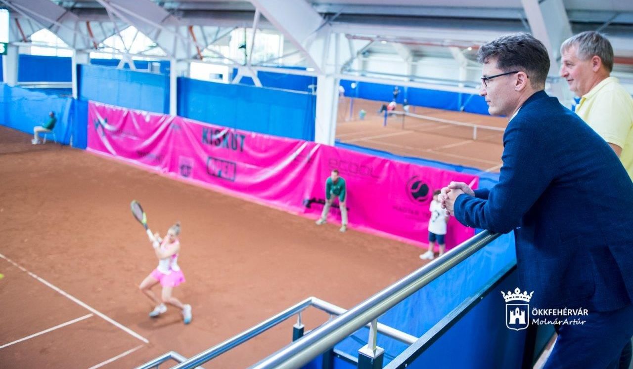 Százezer dolláros női tenisztorna kezdődött a Kiskút útján