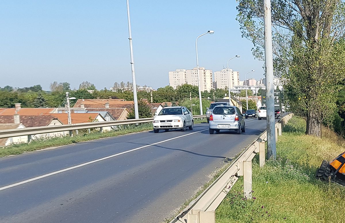 A töltés vizsgálata miatt kedden és szerdán lezárják a Balatoni út egy szakaszát