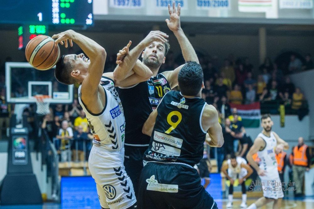 Végig vezetve győzött a bajnoki címvédő Fehérváron