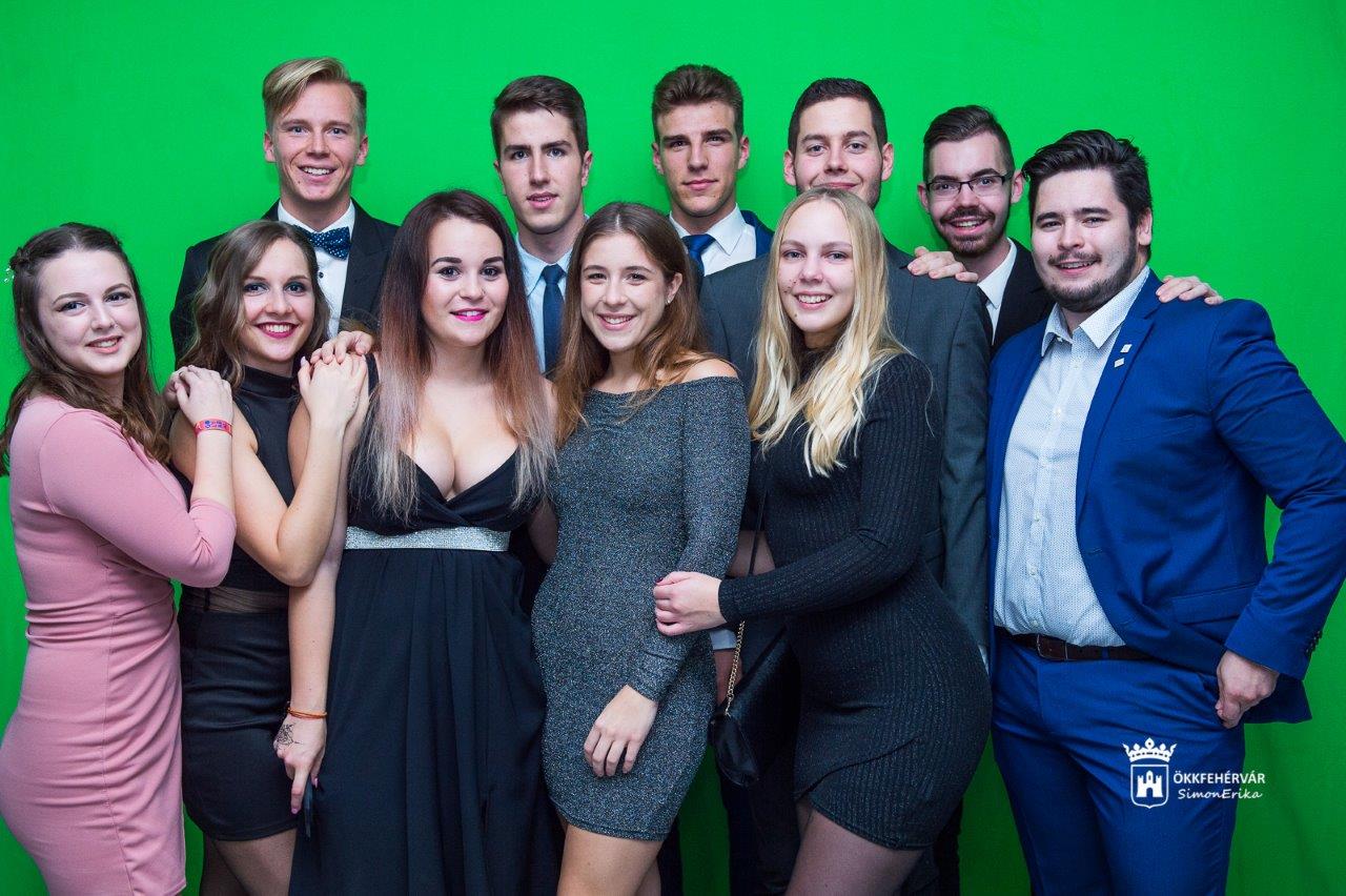 Negyedik alkalommal báloztak együtt a székesfehérvári gólyák