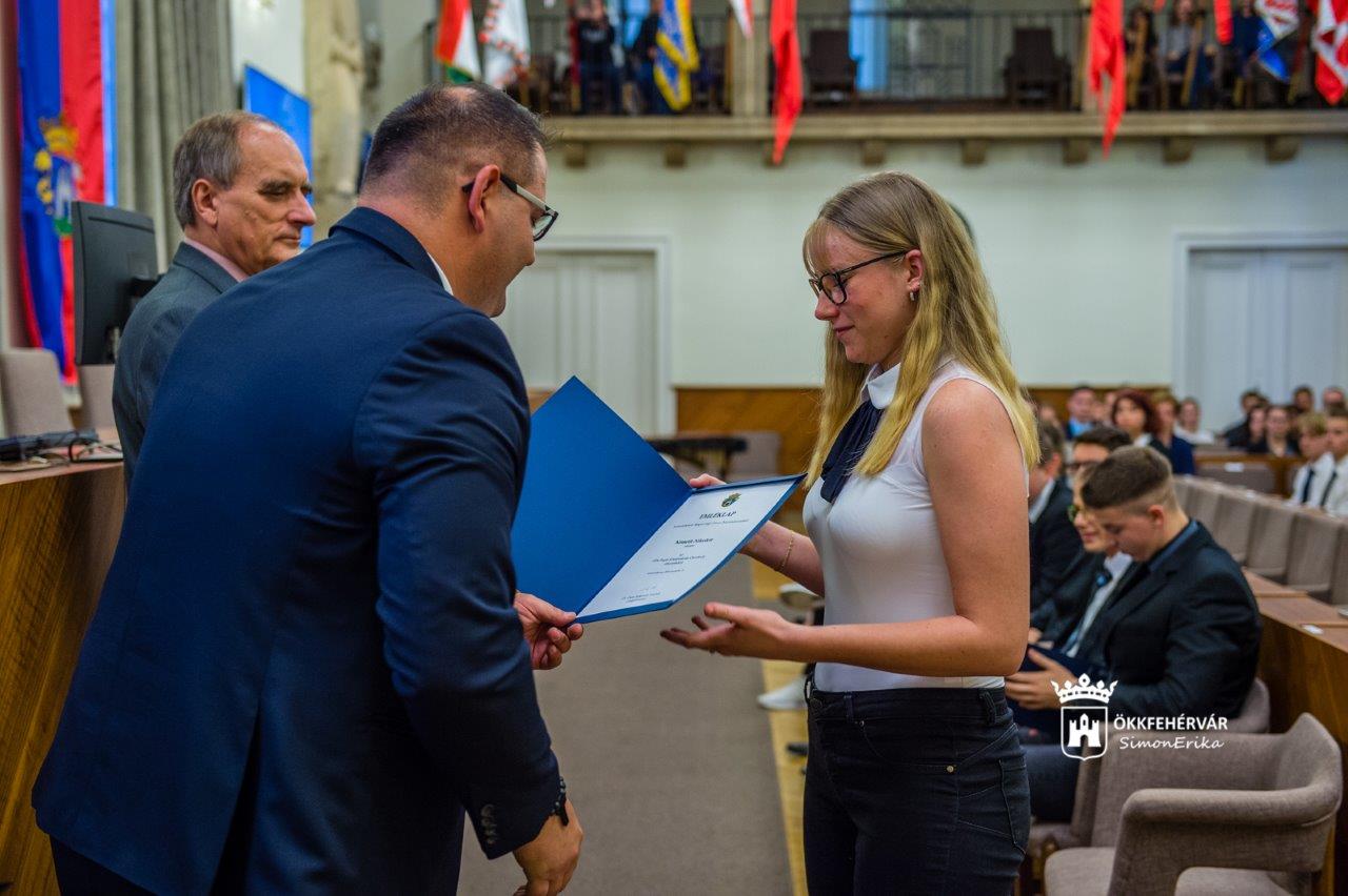 124 fehérvári diák részesült Alba Regia Ösztöndíjban