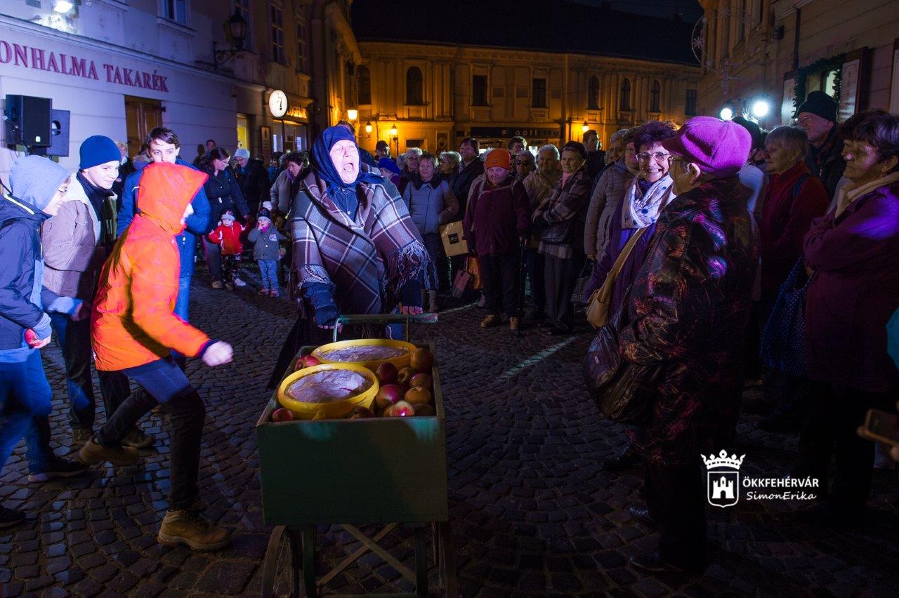 Hagyomány - több százan ünnepelték a Katalinokat Székesfehérváron