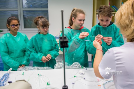 Pályaválasztás előtt álló diákokat vártak a kórházi nyílt napra