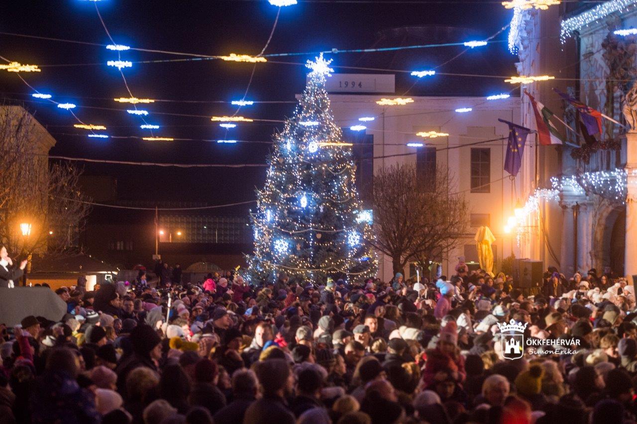 Szerdától láthatók a kisiskolások és óvodások adventi műsorai a belvárosban