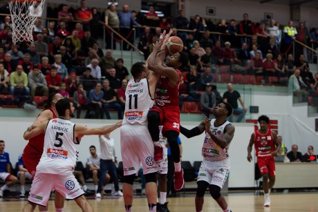 Elképesztő meccsen hosszabbításos Alba-győzelem Oroszlányban