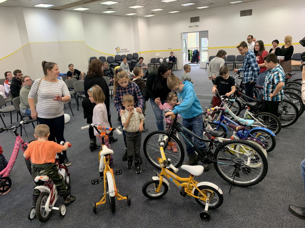 Tizenöt új kerékpár talált gazdára – sikeres volt a triatlonosok akciója