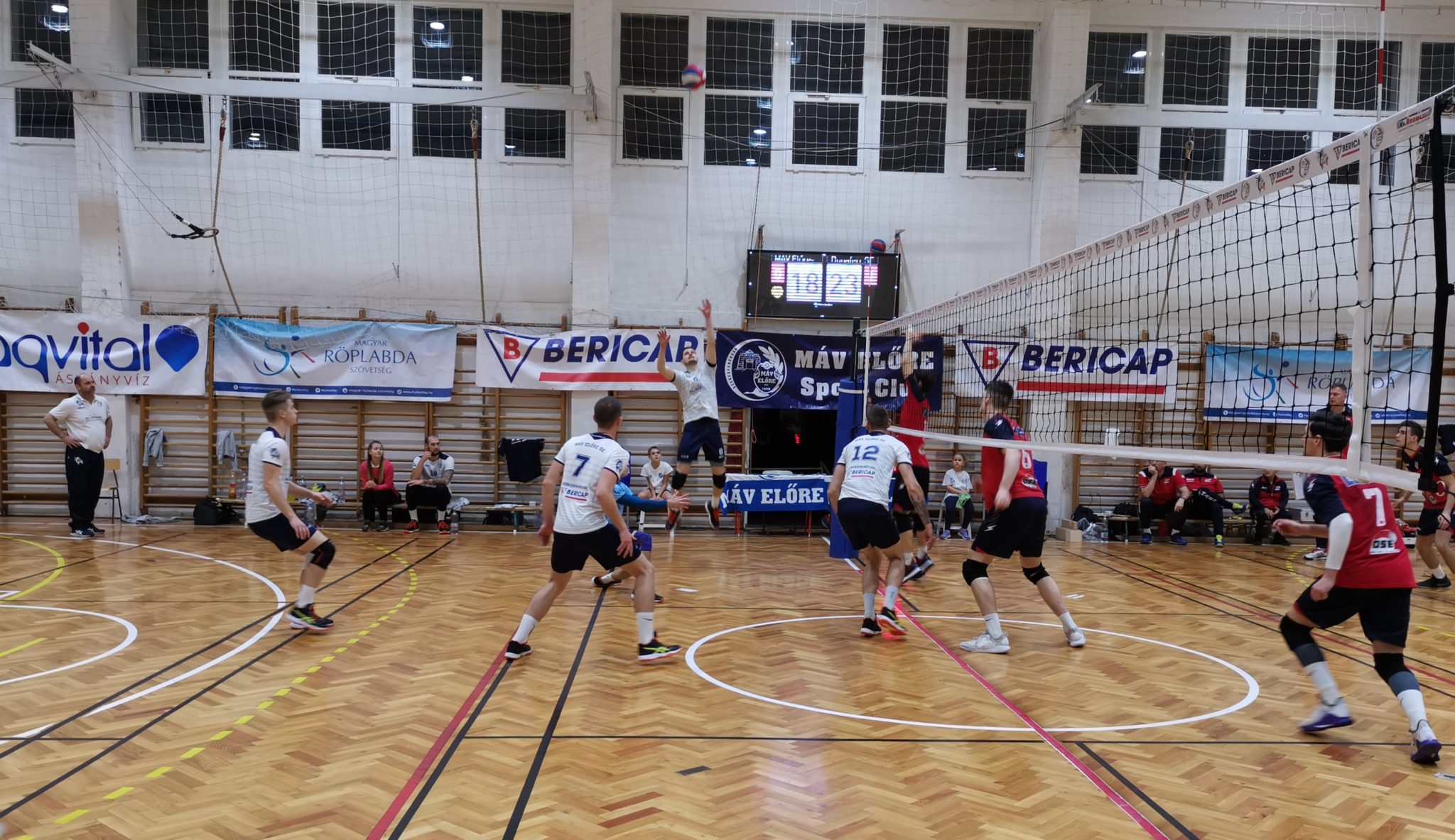 Edzőváltás és vereségek a MÁV Előre röplabdásainál hétvégén
