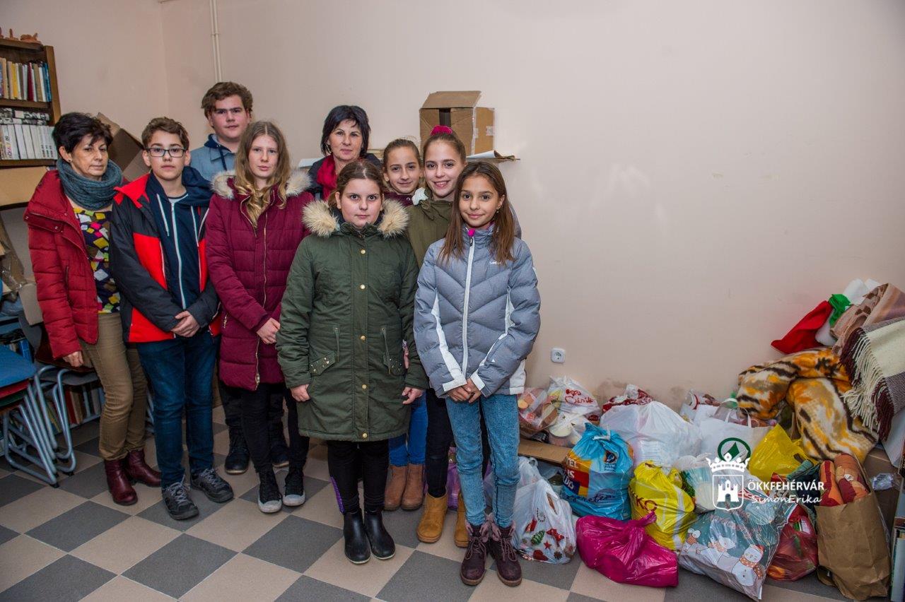 A Tóvárosi Általános Iskola diákjai gyűjtöttek adományt a Kríziskezelő Központnak