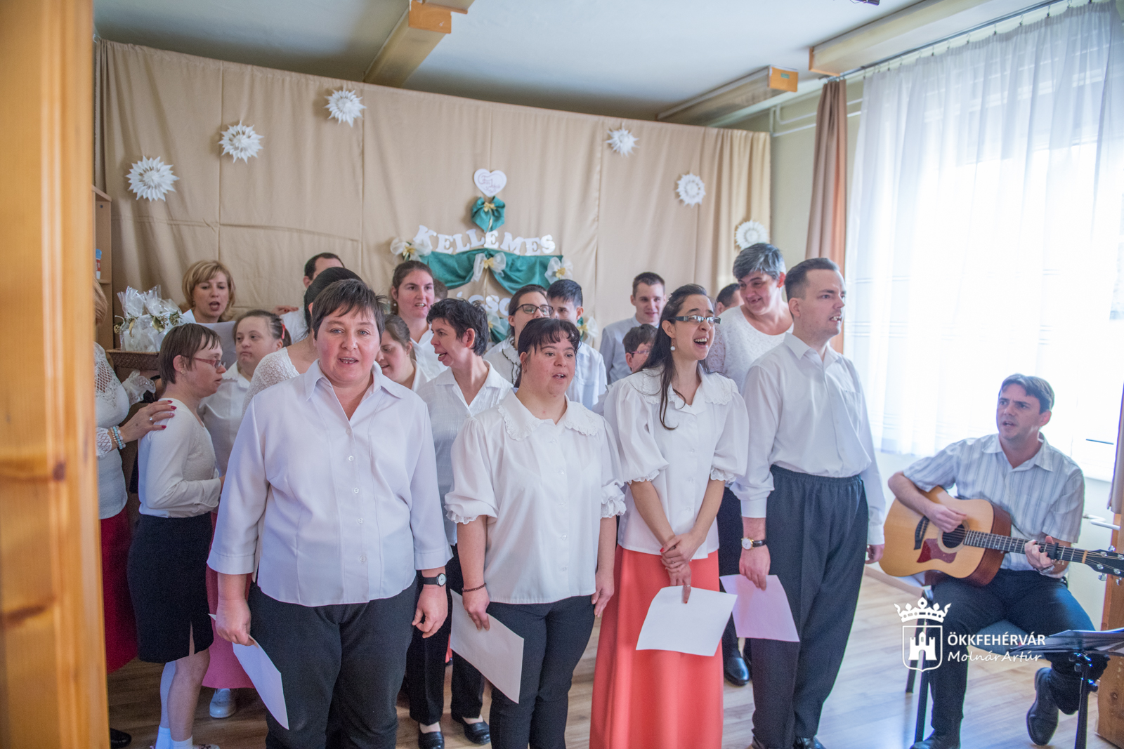 „Tudja meg mindenki: karácsony eljő! - ünnepi műsort adtak a Frim Jakab Otthon gondozottjai