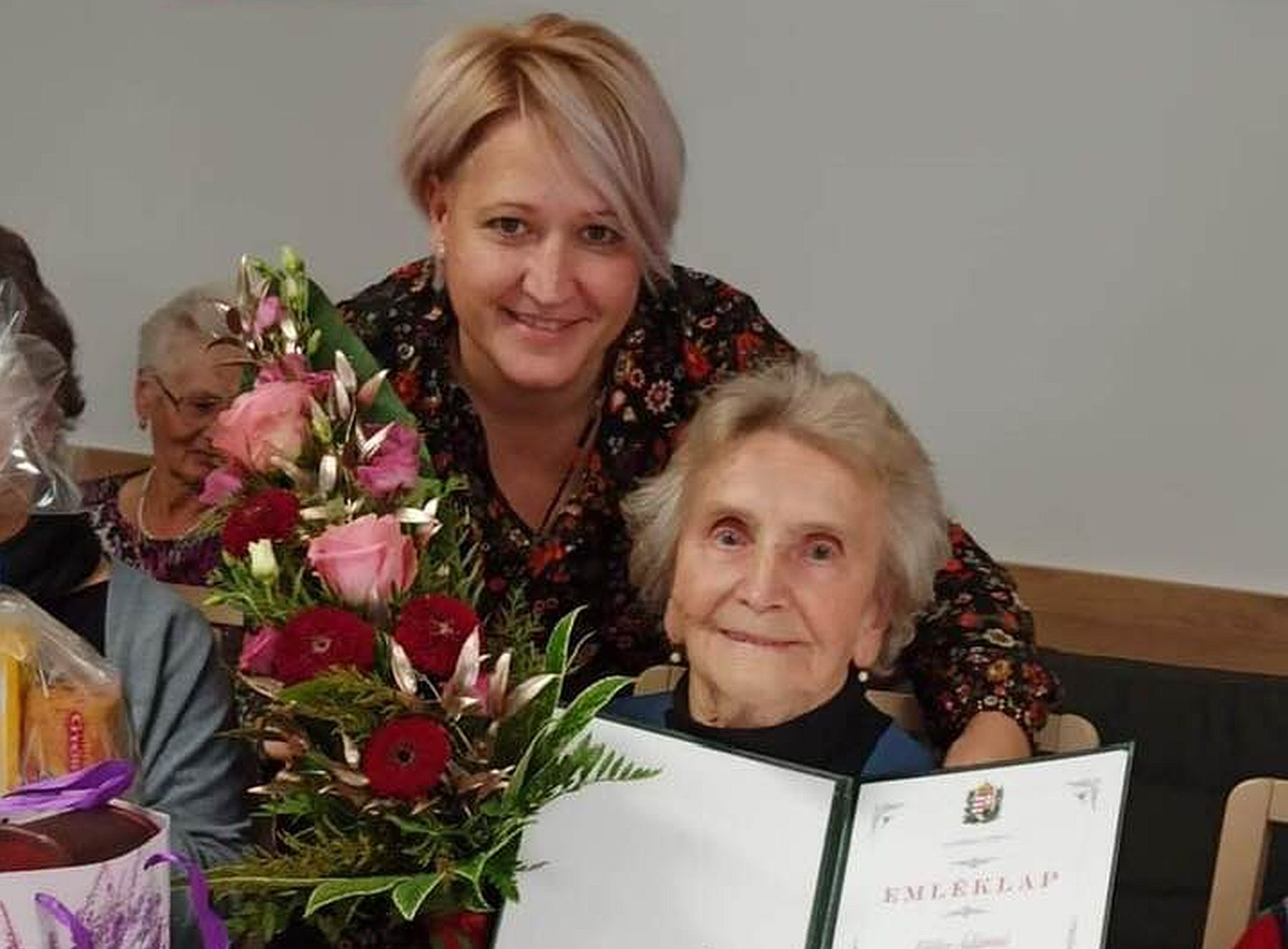 Születésnapja alkalmából köszöntötték a 90 esztendős Füller Ádámné Inhof Erzsi nénit