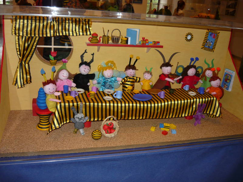 Február 28-ig látható a Bogyó és Babóca bábkiállítás a Vörösmarty Könyvtárban