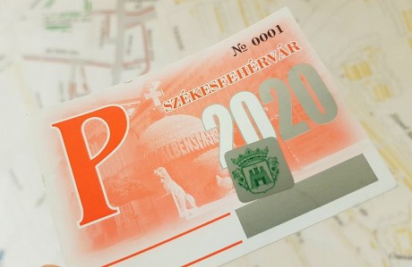 Személyes használatú cégautókra is érvényes lesz a kedvezményes parkolási bérlet