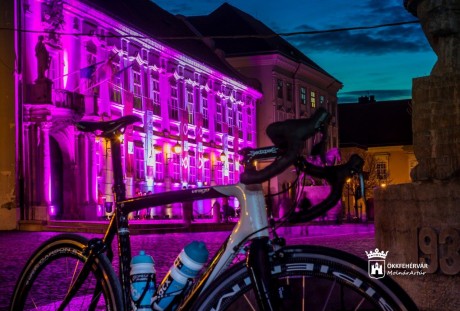 Rózsaszínben a Városháza is száz nappal a Giro magyarországi rajtja előtt