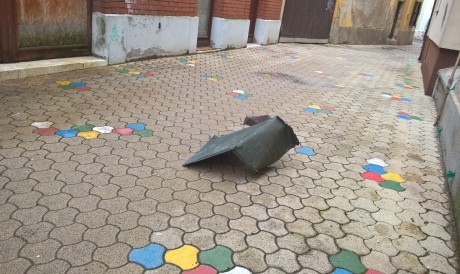 Folyamatosan dolgoznak a tűzoltók - Székesfehérváron kisebb károkat okozott a viharos szél