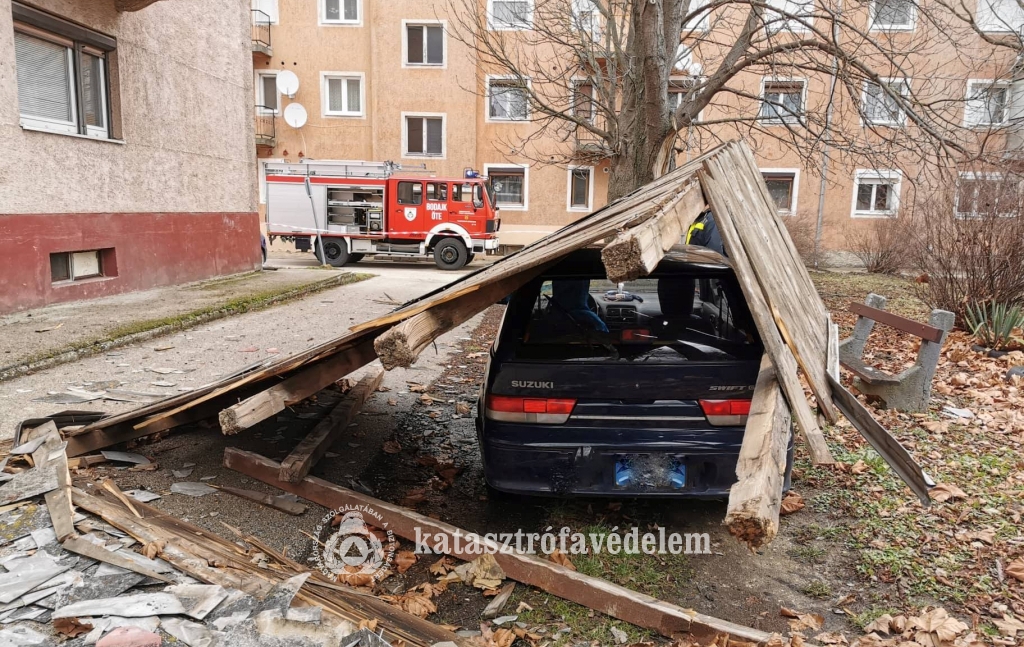 Harminc beavatkozás volt a viharos erejű szél miatt