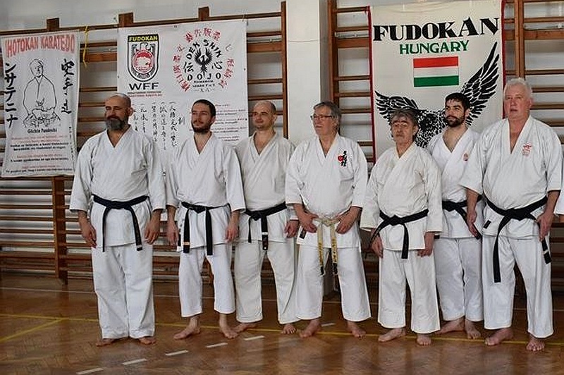 Sikeresen szerepeltek a fehérvári karatékák Komáromban