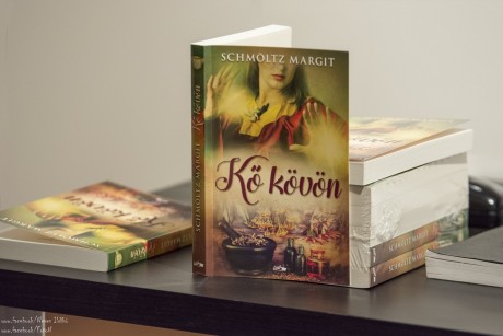 Regény asszonyokról és lányokról - Kő kövön a középkori Fehérváron