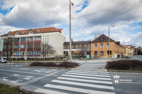 A Kodály homlokzatfelújításának költségét is tartalmazza a költségvetés tervezete