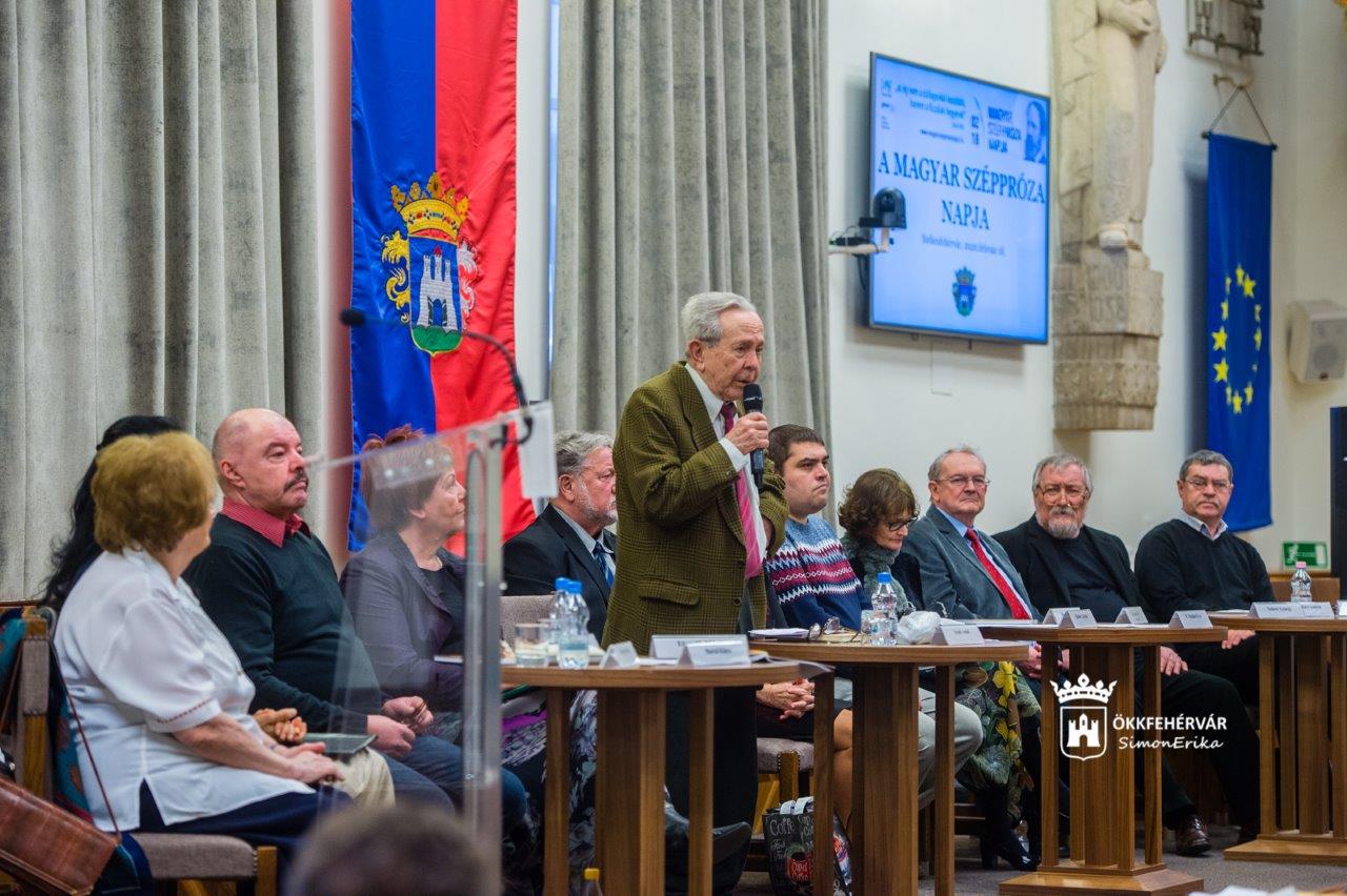 „Kötéltánc” - felolvasóesttel ünnepelték a Magyar Széppróza Napját a Városházán