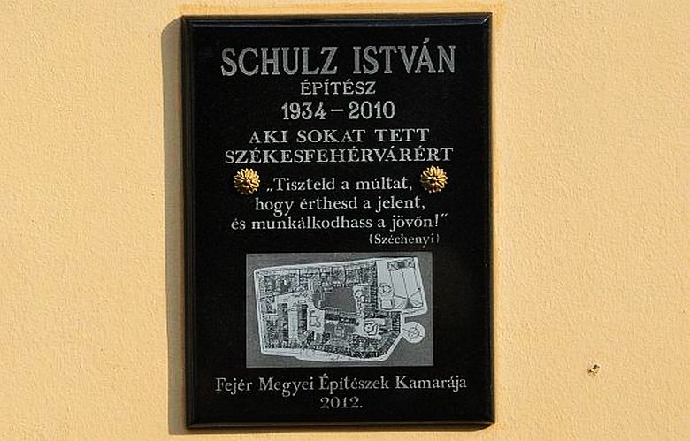 Schulz István építészre emlékeznek emléktáblájánál március 13-án