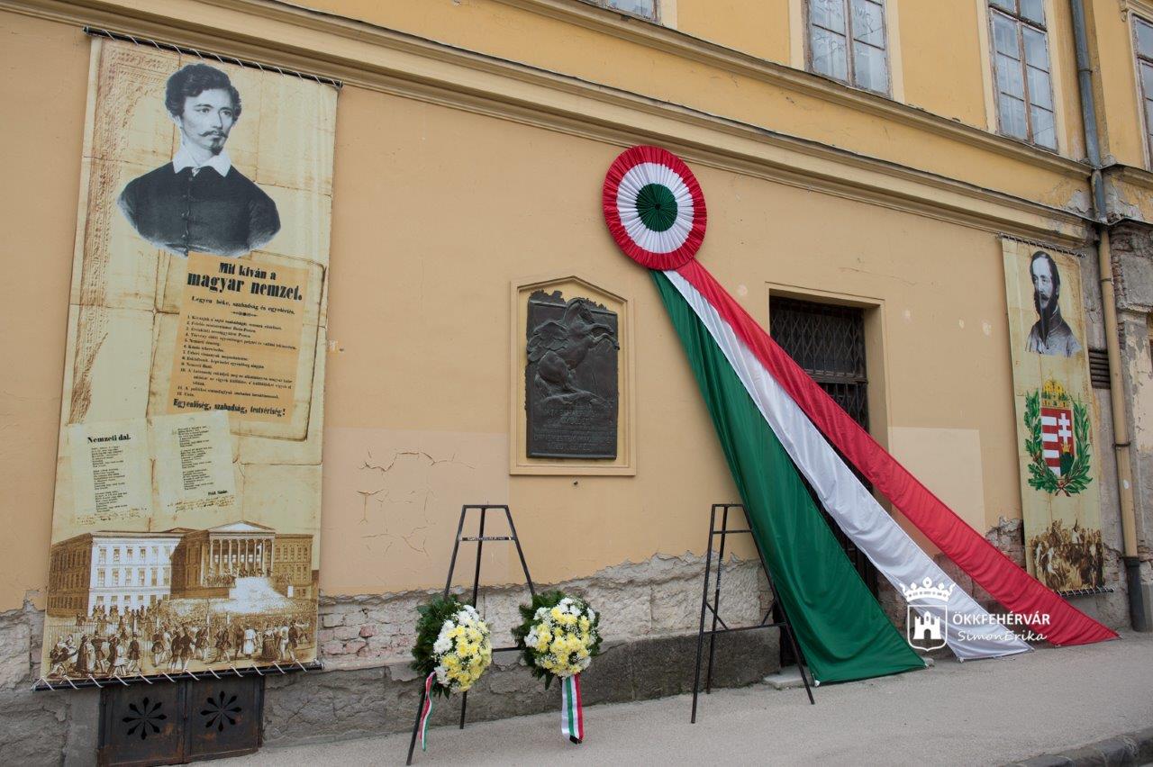 Néma főhajtással emlékeztek az  az 1848-49-es emlékhelyeken