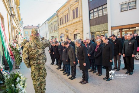 Közös főhajtás a szabadság és összetartozás jegyében