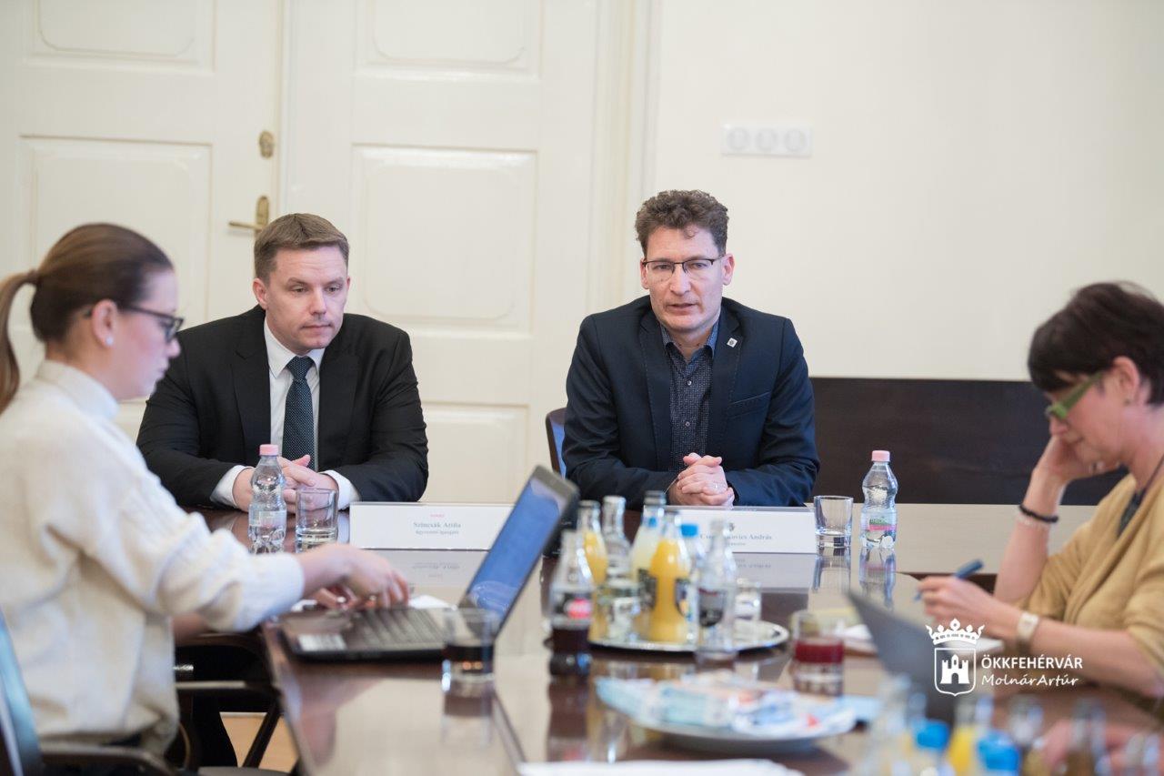 Összefogásra hívják a fehérváriakat - készenléti alap és kétszer tízmillió forintos felajánlás