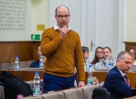 Online fogadóórát tart kedden Barlabás András önkormányzati képviselő