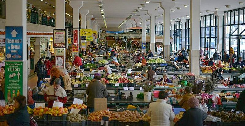 Változik a piacok rendje szombattól - 9 és 12 óra között kizárólag 65 éven felüliek vásárolhatnak