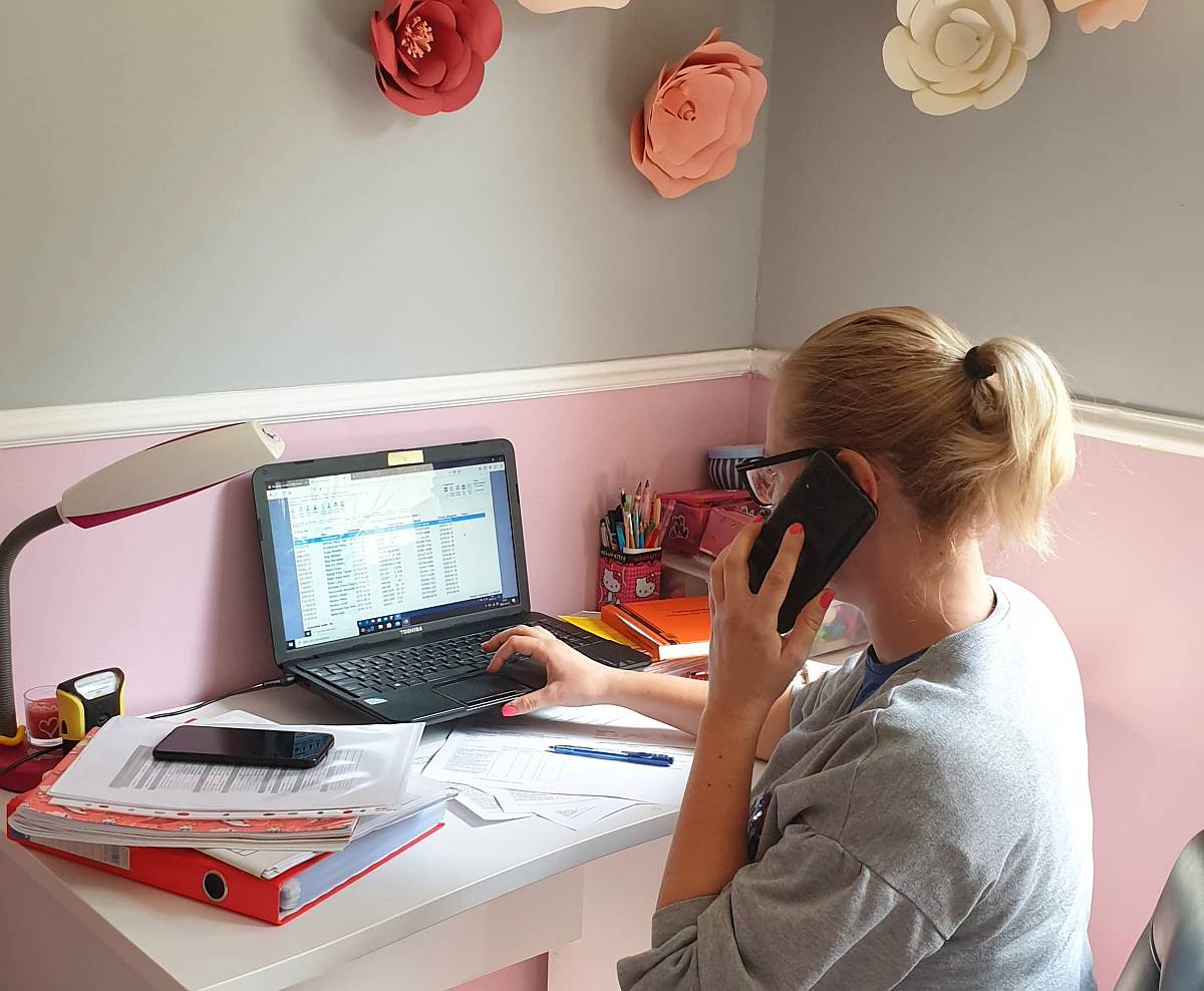 Video chaten és telefonon tartják a családokkal a kapcsolatot a védőnők