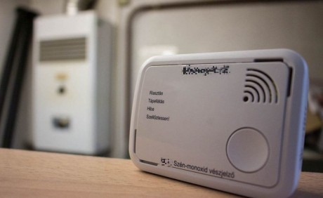 Az éjszaka közepén riasztott a szén-monoxid-érzékelő egy Munkácsy utcai lakásban