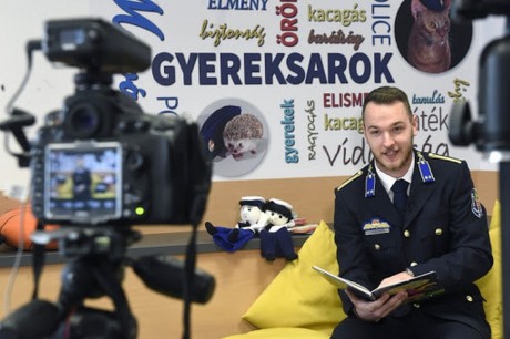 Mesél a rendőr - minden nap 12.30 órakor új mesével jelentkeznek a Facebookon
