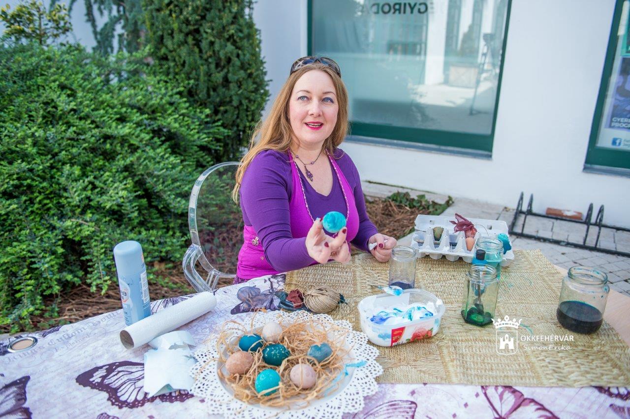 Egyszerű házi technikák tojásfestéshez csodás húsvéti mintákkal