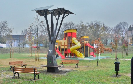 A Közterület-felügyelet munkatársai figyelmeztetnek a kijárási korlátozás betartására