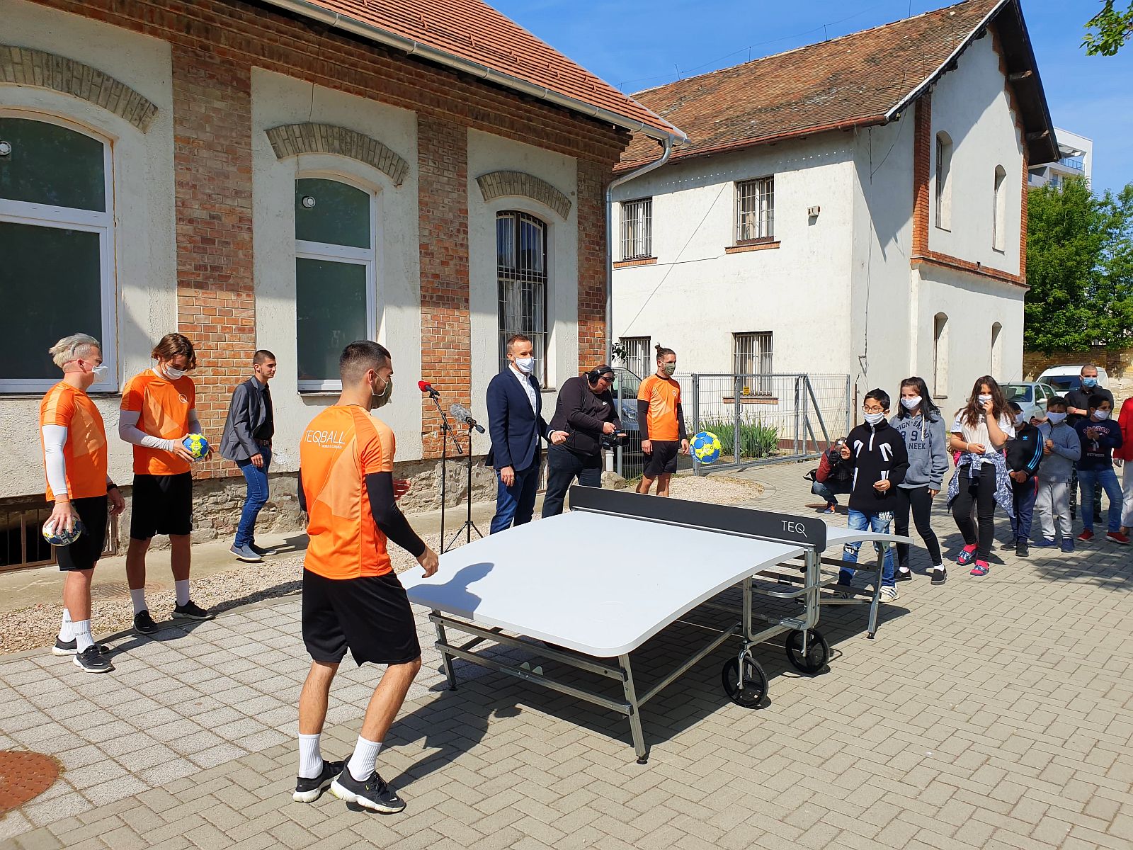 A sportolás örömét hozta el a Tüzér utcai gyermekotthonba a Gattyán Alapítvány