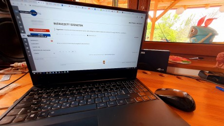 A járvány miatt tovább egyszerűsíti a kormány a lakossági és vállalati ügyintézést