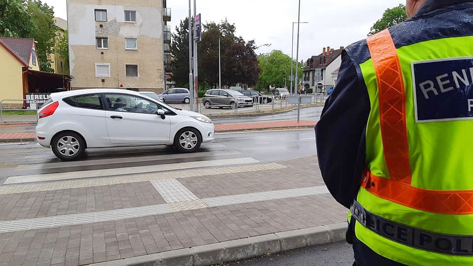 Székesfehérváron is ellenőriznek a rendőrök a gyalogos átkelőhelyeknél