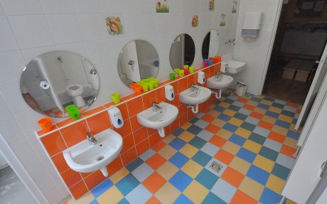 Az Arany János iskola a mosdófelújítási program győztese