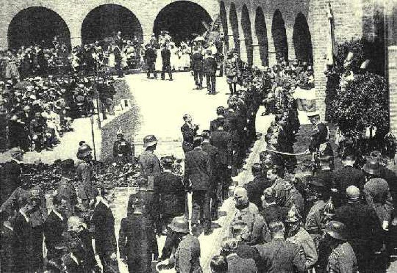 82 éve ezen a napon volt vitézavatás Székesfehérváron