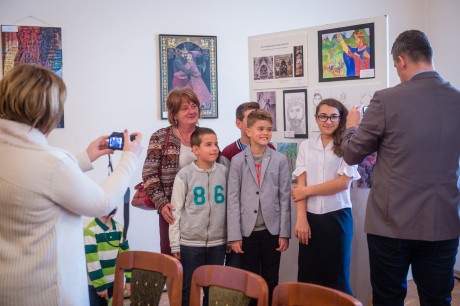 Fogom a kezed! - prózát és rajzokat várnak a Szent István Művelődési Ház pályázatára