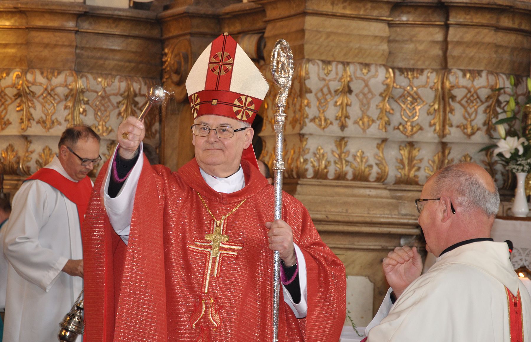 Pünkösd vasárnapján Spányi Antal püspök celebrált misét a Szent Imre templomban
