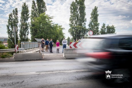 Azonnali beavatkozás szükséges a Balatoni úton - a Vásártéri úti felüljáró újra járható