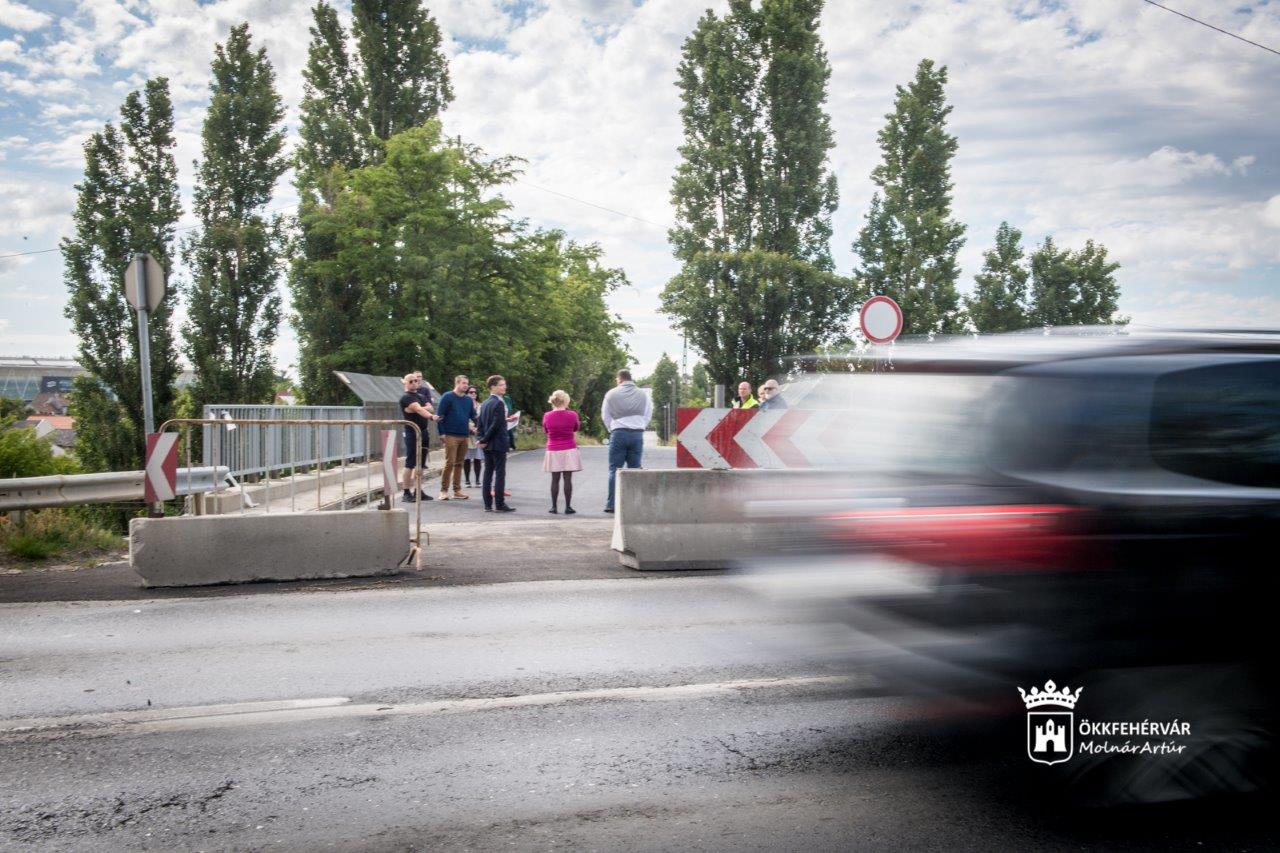 Azonnali beavatkozás szükséges a Balatoni úton - a Vásártéri úti felüljáró újra járható