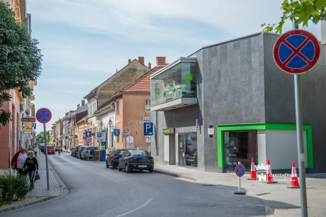 Elkészült Székesfehérvár első parkolóháza a Távirda utca és Várkörút közötti területen