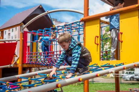 Elkészült az új, nagy mászóváras játszótér a Jancsár utcában