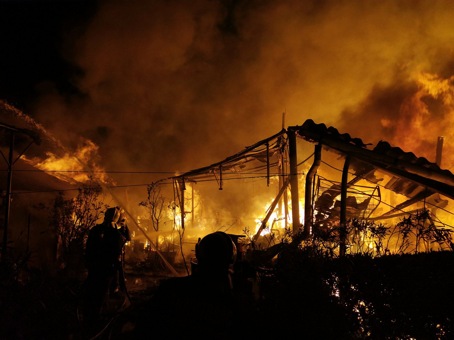 Több órás munkával fékezték meg a lángokat Fehérvárcsurgón