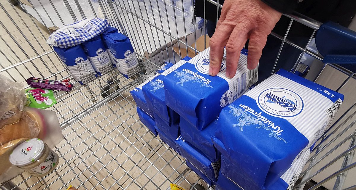 Megszűnt a veszélyhelyzet - eltörölték a nyugdíjasok vásárlási idősávját is