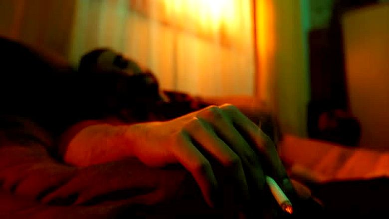 Ágyban dohányzott egy férfi - édesanyja meghalt a tűzben