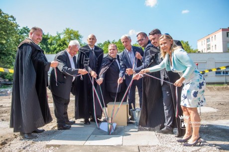 Ünnepélyes keretek közt letették az új Olajfa Református Óvoda alapkövét